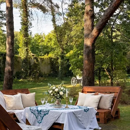 Golden Luxury Garden Retreat - Jacuzzi & Sauna Vila *