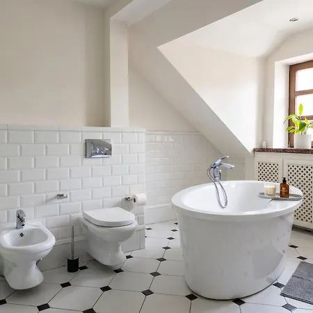 Golden Luxury Garden Retreat - Jacuzzi & Sauna Konstancin-Jeziorna