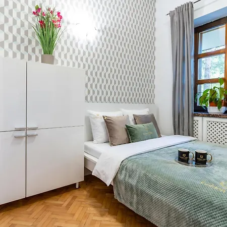 Golden Luxury Garden Retreat - Jacuzzi & Sauna * Konstancin-Jeziorna