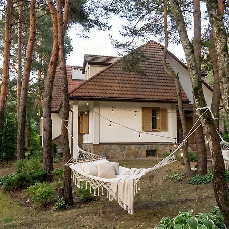 Golden Luxury Garden Retreat - Jacuzzi & Sauna Villa *