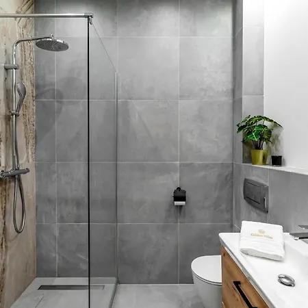 Golden Luxury Garden Retreat - Jacuzzi & Sauna *