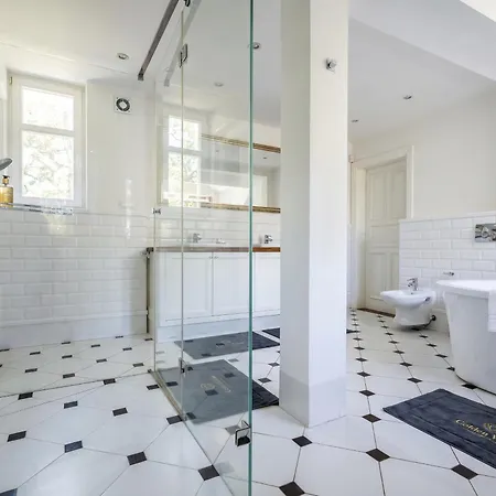 Golden Luxury Garden Retreat - Jacuzzi & Sauna * Konstancin-Jeziorna