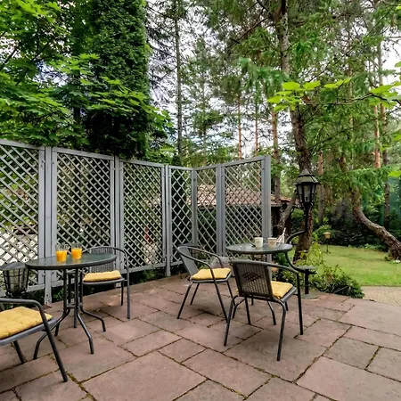 Golden Luxury Garden Retreat - Jacuzzi & Sauna Vila *