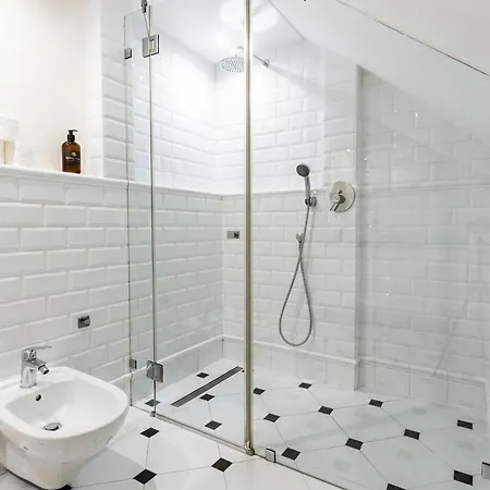 Golden Luxury Garden Retreat - Jacuzzi & Sauna Konstancin-Jeziorna