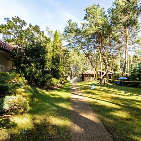 Golden Luxury Garden Retreat - Jacuzzi & Sauna Villa