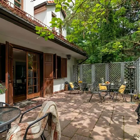 Willa Golden Luxury Garden Retreat - Jacuzzi & Sauna