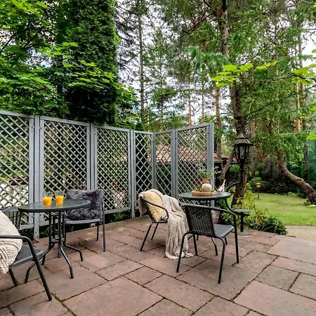 Willa Golden Luxury Garden Retreat - Jacuzzi & Sauna