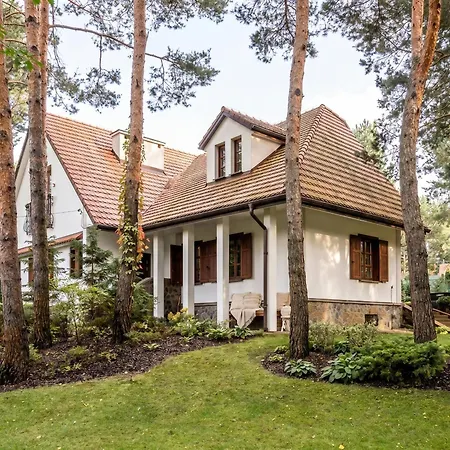 Golden Luxury Garden Retreat - Jacuzzi & Sauna Villa